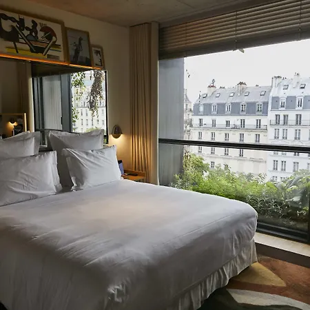 Hotel M