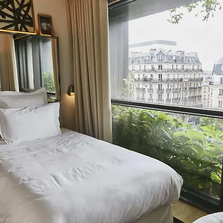 M 4* Parigi